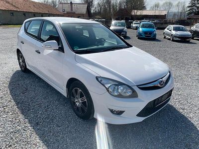 Gebraucht Hyundai i30 Classic 90 PS (66 kW) 2012 Weiß Limousine