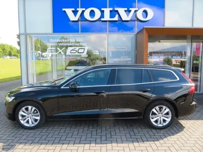 Gebraucht Volvo V60 Momentum 197 PS (144 kW) 2021 Schwarz Kombi