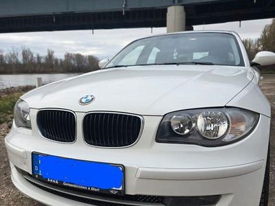 Gebraucht BMW 116 122 PS (89 kW) 2009 Weiß Kleinwagen