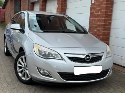 Gebraucht Opel Astra 110 PS (80 kW) 2012 Silber Kombi