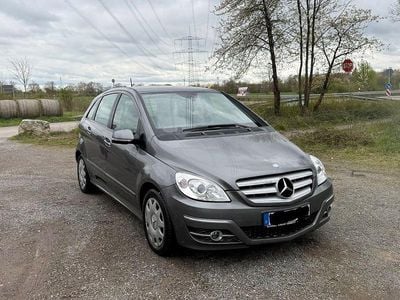 Usado Mercedes B200 136 HP (100 kW) 2011 Prateado Monovolume