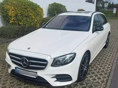 Używany Mercedes E400 340 KM (250 kW) 2020 Biały Sedan/Limuzyna