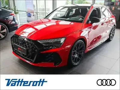 Gebraucht Audi RS3 Sportback Comfort 400 PS (294 kW) 2026 Rot Kleinwagen