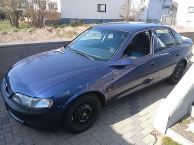 Second-hand Opel Vectra 75 CP (55 kW) 1996 Albastru Berlinǎ