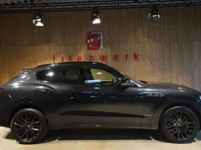 Begagnad Maserati Levante 430 HK (316 kW) 2021 Svart SUV