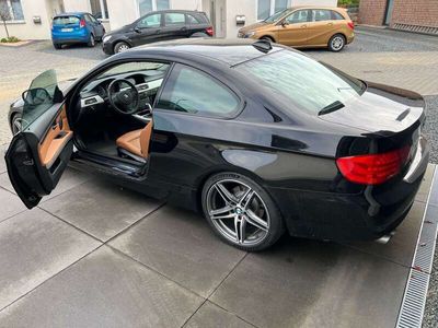 gebraucht BMW 325 i Coupé E92 66.600 km, lückenloses Checkheft