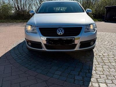 Second-hand VW Passat 105 CP (77 kW) 2009 Argintiu Break