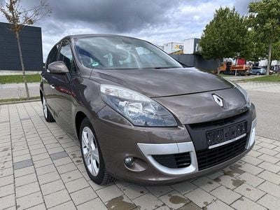 Braun Gebraucht 2010 Renault Scénic III Dynamique Van / Kleinbus | 2.999 € (Fairer Preis)