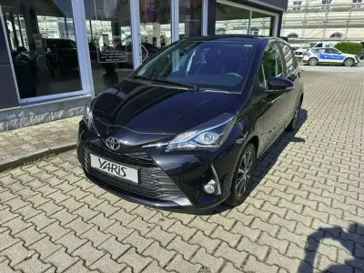 Gebraucht Toyota Yaris Team 111 PS (81 kW) 2020 209 mysticblack mica / ink Kleinwagen
