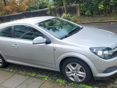 Gebraucht Opel Astra GTC Edition 115 PS (84 kW) 2010 Silber Coupé