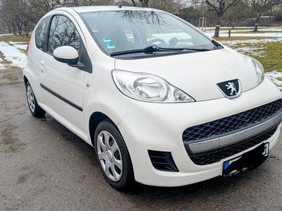 Gebraucht Peugeot 107 Urban Move 68 PS (50 kW) 2011 Weiß Kleinwagen
