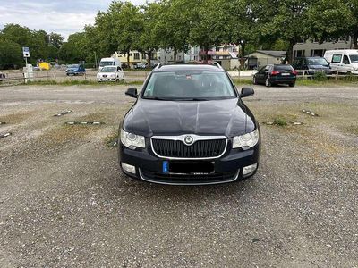 Gebraucht Skoda Superb Exclusive 170 PS (125 kW) 2013 Schwarz Kombi