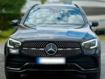 Second-hand Mercedes GLC300 AMG line 245 CP (180 kW) 2020 Negru SUV
