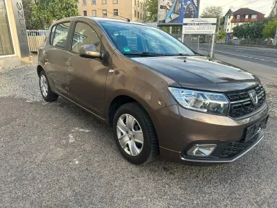 Używany Dacia Sandero Comfort 73 KM (53 kW) 2019 Brązowy Sedan/Limuzyna