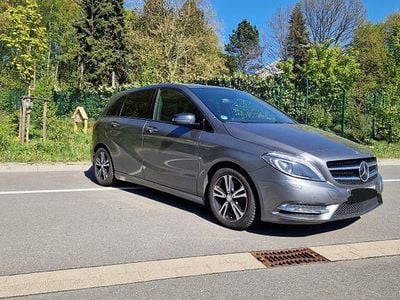 Second-hand Mercedes B180 Sport 122 CP (89 kW) 2014 Gri Monovolum
