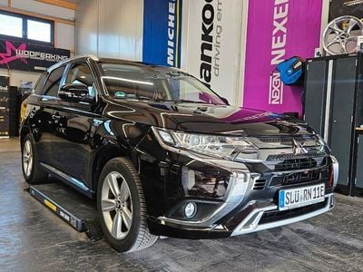 Gebraucht Mitsubishi Outlander P-HEV Basis 224 PS (164 kW) 2021 Schwarz SUV