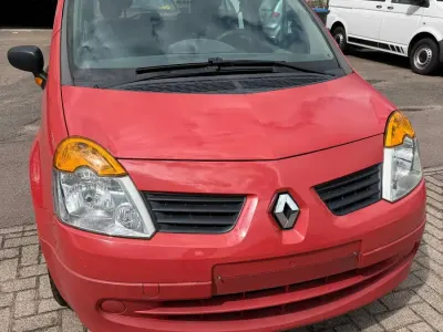 Używany Renault Modus 65 KM (47 kW) 2005 Czerwony Minivan
