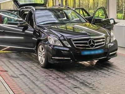 Second-hand Mercedes E200 Elegance 184 CP (135 kW) 2011 Negru Break