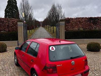 Gebraucht VW Golf IV 90 PS (66 kW) 2000 Rot Kleinwagen
