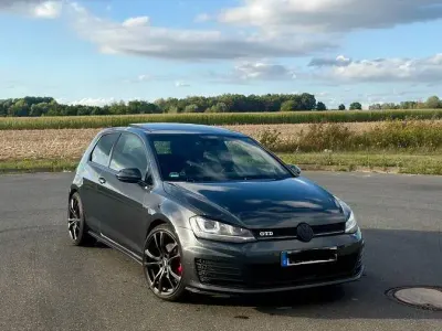 Gebraucht VW Golf VII Sportline 184 PS (135 kW) 2014 Schwarz Limousine