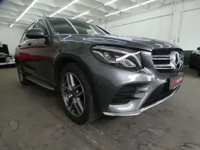 Używany Mercedes GLC250 AMG 211 KM (155 kW) 2019 Szary SUV
