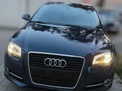 Gebraucht Audi A3 Sportback Attraction 125 PS (91 kW) 2012 Blau Kleinwagen