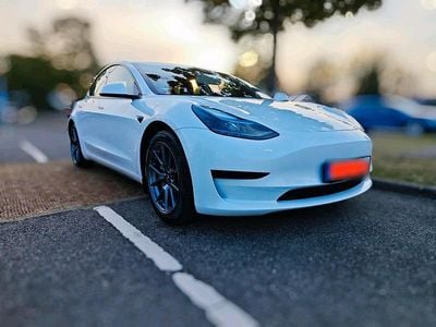 Begagnad Tesla Model 3 Standard Range Plus 239 kW (325 HK) 2021 Vit Sedan