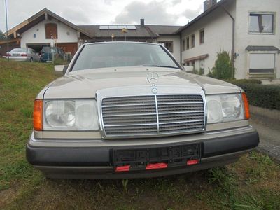 Gebraucht Mercedes E230 132 PS (97 kW) 1990 Beige Limousine