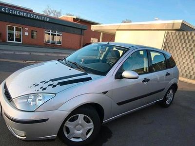 Gebraucht Ford Focus 100 PS (73 kW) 2002 Silber Limousine