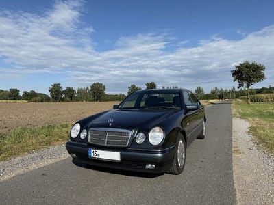 Mercedes E200