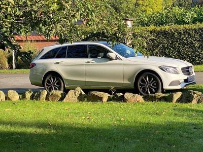 Weiß Gebraucht 2015 Mercedes C300e Kombi | 13.200 € (Teuer)