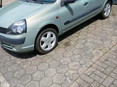Gebraucht Renault Clio II 75 PS (55 kW) 2002 Grün Kleinwagen