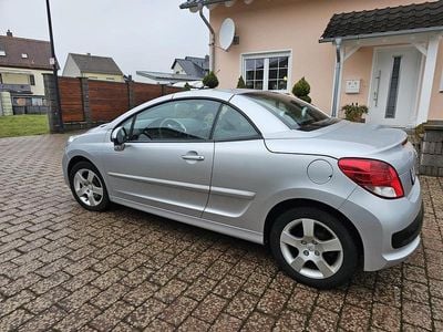 Gebraucht Peugeot 207 101 PS (74 kW) 2013 Silber Cabrio