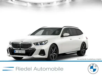 Gebraucht BMW 520 M Sport 197 PS (144 kW) 2025 Mineralweiß metallic Kombi
