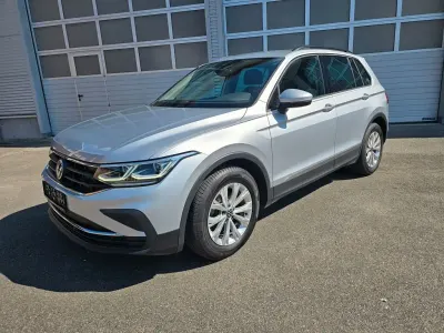 Gebraucht VW Tiguan Life 150 PS (110 kW) 2023 Silber SUV