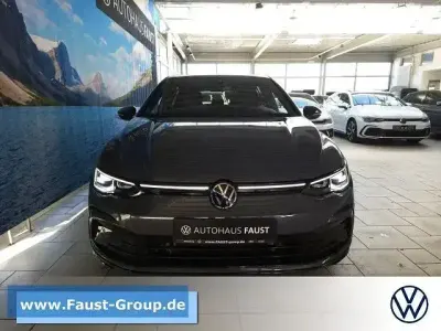 Gebraucht VW Golf VIII Style 190 PS (139 kW) 2024 Grau metallic Limousine