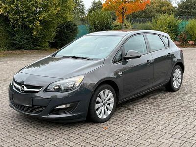 Grau Gebraucht 2013 Opel Astra Limousine | 7.198 € (Etwas zu teuer)