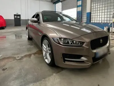 Occasion Jaguar XE Portfolio 245 PK (180 kW) 2018 Goud Sedan