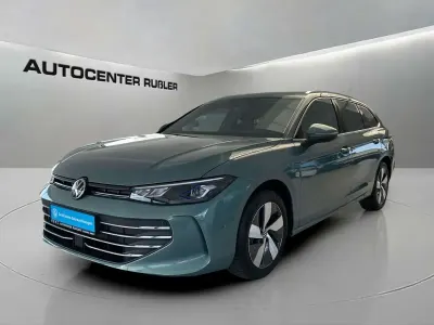 Gebraucht VW Passat Business 150 PS (110 kW) 2025 Grün Kombi