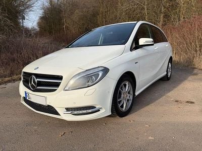 Gebraucht Mercedes B200 Night 140 PS (102 kW) 2012 Weiß Van / Kleinbus