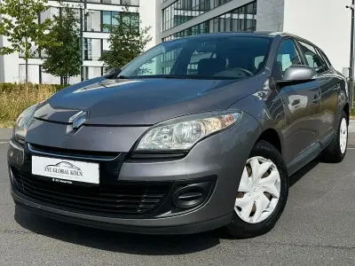 Gebraucht Renault Mégane Expression 110 PS (80 kW) 2012 Grau Limousine