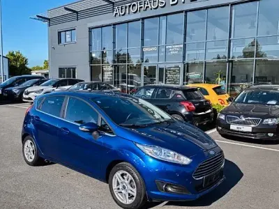 Gebraucht Ford Fiesta Titanium 101 PS (74 kW) 2015 Blau Kleinwagen