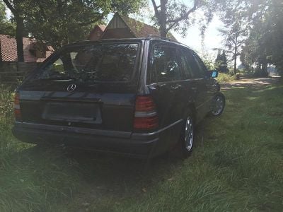 Schwarz Gebraucht 1993 Mercedes 200 Kombi | 7.990 €