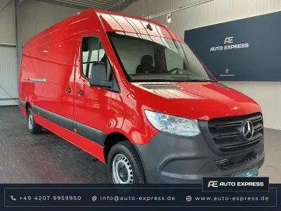 Używany Mercedes Sprinter 150 KM (110 kW) 2022 Czerwony Van