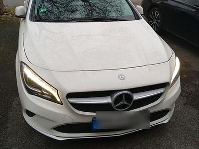Weiß Gebraucht 2017 Mercedes CLA180 Shooting Brake Kombi | 15.000 € (Fairer Preis)