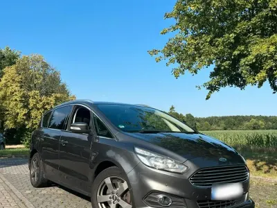Gebraucht Ford S-MAX Titanium 150 PS (110 kW) 2017 Grau Van / Kleinbus