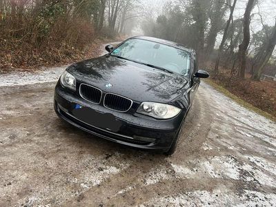 Gebraucht BMW 116 122 PS (89 kW) 2008 Schwarz Kleinwagen