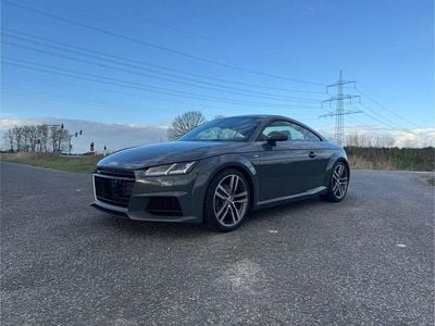 Usado Audi TT Ambiente 230 HP (169 kW) 2015 Cinzento Coupé