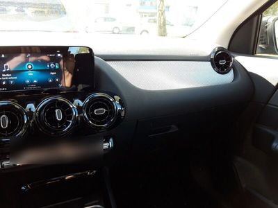 gebraucht Mercedes GLA180 d - Navi - 17-Zoll - Schwarz