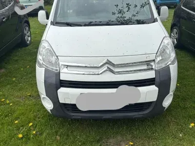 Gebraucht Citroën Berlingo 98 PS (72 kW) 2011 Weiß Van / Kleinbus